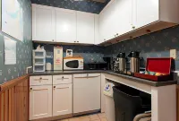 The Coolidge Corner Guest House: A Brookline Bed and Breakfast Hotels in Brookline
