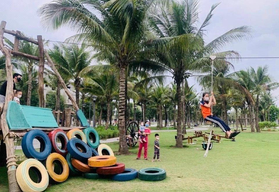 Chang Homestay Ecopark 거실 및 주방 공간