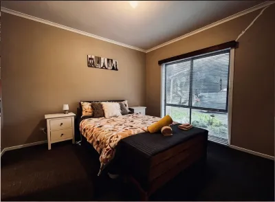 13th Apostle Accommodation Hotels near Port Campbell National Park (Parks Victoria)