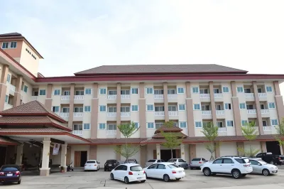 Butnamtong Hotel Hotel di Chomphu