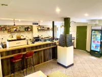 Jackaroo Treehouse Rainforest Retreat - bar