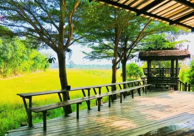 Chatchawan Resort Uttaradit Отели рядом с достопримечательностью «Clock Tower roundabout»