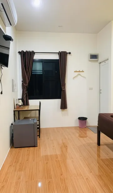 ห้องเตียงใหญ่ พร้อมระเบียง