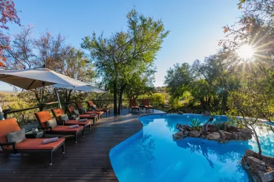 Impodimo Game Lodge Hoteles cerca de Madikwe Game Reserve