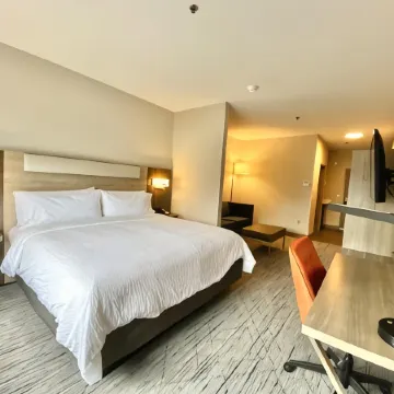 Holiday Inn Express & Suites ELYRIA by IHG