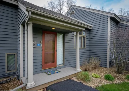 A Galena Territory townhome near amenities, sleeps 6