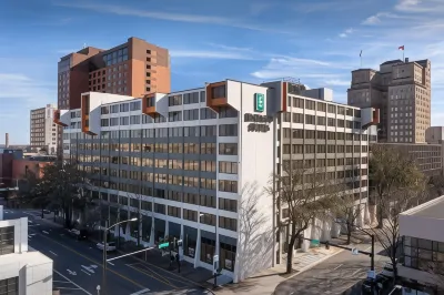 Embassy Suites by Hilton Winston Salem Hotel dekat M.C. Benton Jr. Convention Center