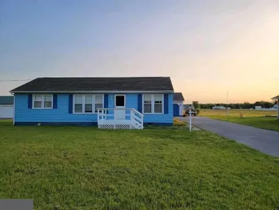 Private 3-bedroom ranch, 7.5 miles from Bethany Beach, on a dead-end street.