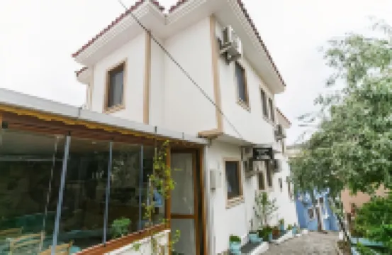 博茲賈阿達維蒂斯酒店