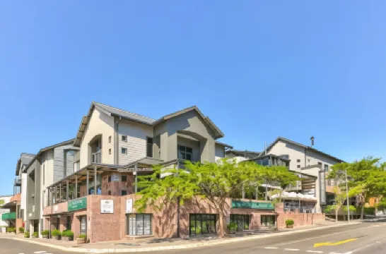 Heritage Square Apartments Hotels near Willowbridge Shopping Centre