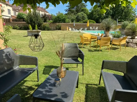 Hôtel du Lion d'Or Отели в г. Сен-Жульен-де-Сиври