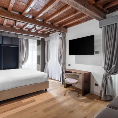 Hotel Adamas Hotels near Cathedral of Santa Maria del Fiore