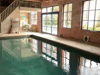 Le Château de Failloux, Piscine intérieure - ที่มีสระว่ายน้ำ