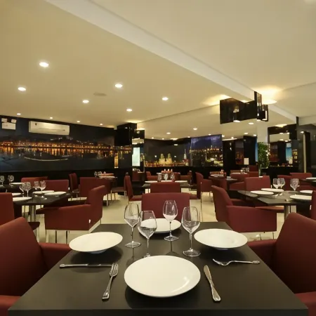 Holiday & Business Hotel - Em Frente ao Centro de Eventos e Arena Conda