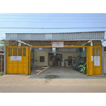 RedDoorz near Alun Alun Jepara Отели в г. Mlonggo