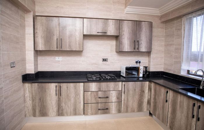 2 Bed Furnished Apartment - Wifi Aircon Parking