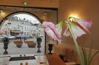Logis Hotel Restaurant le Cheval Blanc Hotel di Azay-sur-Indre