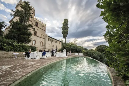 Castello Montegiove Hotels in San Costanzo