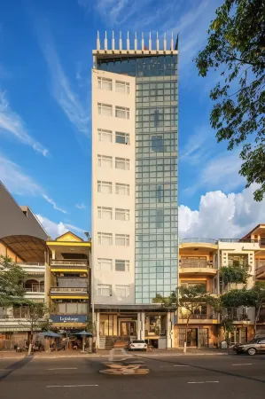 Star City Riverside Hotel by Haviland Отели рядом с достопримечательностью «Cao Dai Temple»