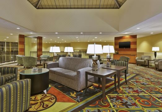 3. 더블트리 바이 ..