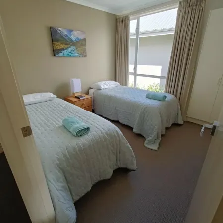 Opuke Crash Pad, enjoy Resort Facilities, Opuke Hot Pools, Ski Field.