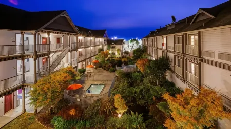 Best Western Plus Bayshore Inn