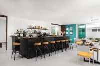 The Oasis at Grace Bay - bar