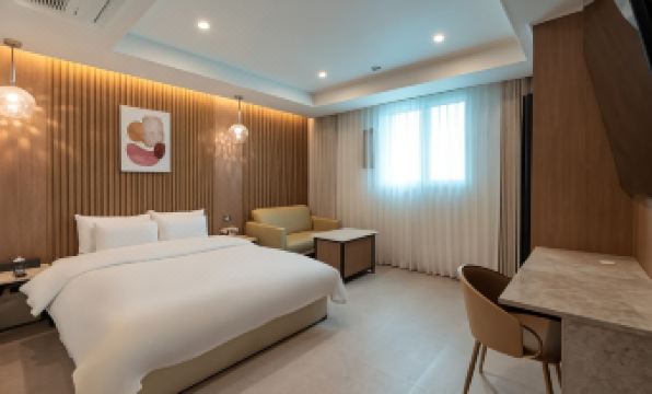 Jecheon Hound Hotel - Housity