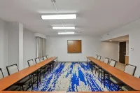 州立學院歡朋飯店 科利奇住宿飯店