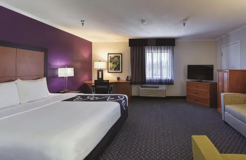 La Quinta Inn & Suites by Wyndham Baton Rouge Siegen Lane Hotels in Old Jefferson