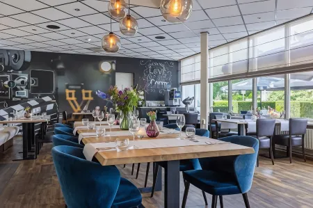 Amrâth Hotel Media Park Hilversum Отели рядом с достопримечательностью «Singer Laren»