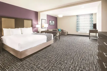 La Quinta Inn & Suites by Wyndham Dallas Plano - the Colony Отели в г. Колони