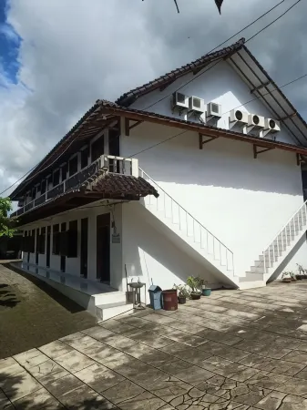 Bahari Hotel Malingping Отели в г. Лебак