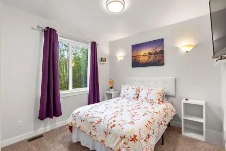 Lake house with stunning sunsets! Отели в г. Биг Лейк