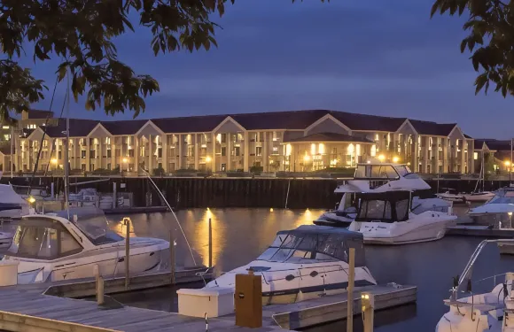 拉辛海港路希爾頓逸林酒店