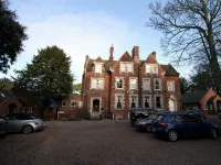 Canterbury Hotel Cottages and Apartment's - موقف سيارات