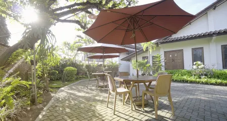 Pondok Indah Hotel Отели в г. Mojosongo