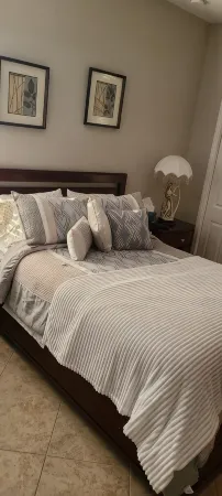 Bella Terra 4 Bdrm Estate Pool Home with Lake View