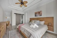 Luxe Pool Oasis - One Block to the Beach - Wifi