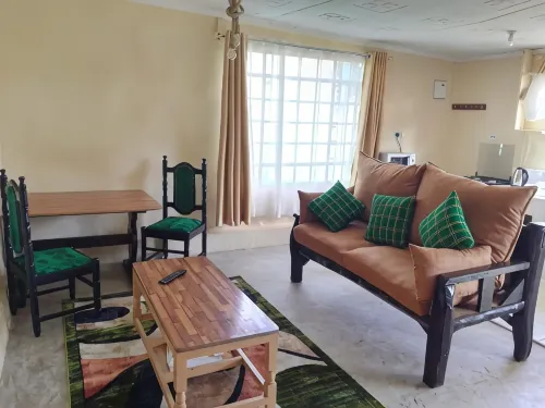 Wooden Knee Cottages Nanyuki - balcony