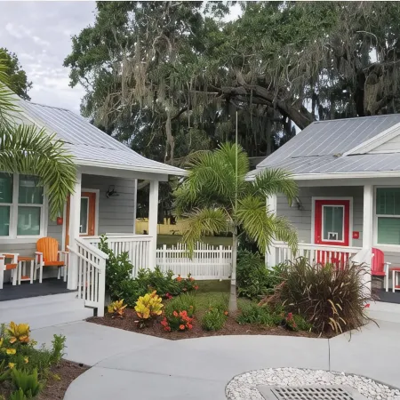 Key West Style Cottage - with pool/hot-tub