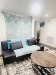 Cozy 2Br Bottom Unit Steps from Light Rail Train,  15Min from Downtown/Airport - บังกะโล