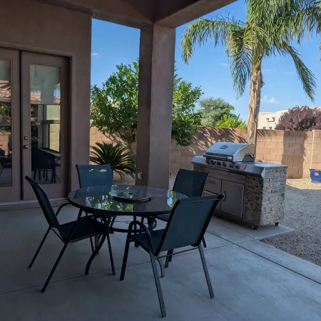 Casa Bella-Luxury Home on Corner Lot, Bring Your Fur Baby.