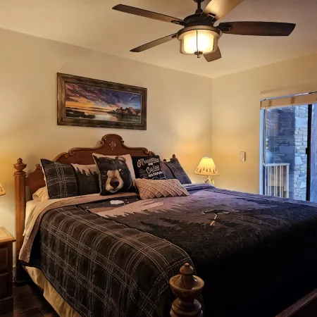 Gorgeous Condo - Walk To Eagle Express/Chair 15! Pet Friendly!
