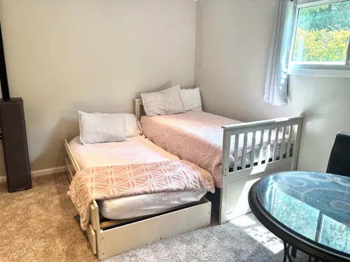 Recently Updated 3 Bedroom House, Fire Pit, Hot Tub, Game Room - Homestays