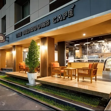 The Bedrooms Boutique Hotel Bangkok Отели рядом с достопримечательностью «Станция BTS Он Нут»