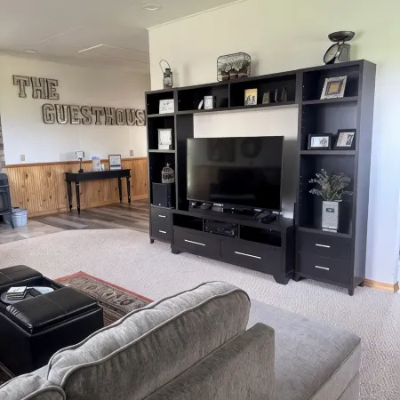 The Guesthouse - on 3.5 acres in Corvallis, MT
