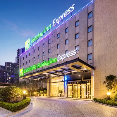 Holiday Inn Express SHAOXING PAOJIANG by IHG Hotel berhampiran Kuil Daqing