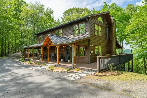 New Listing! Luxury mountain view cabin in the heart of Aska Adventure area