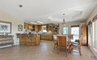 Perfect getaway for all!  Fish and hunt with all the comforts of home! - Pools